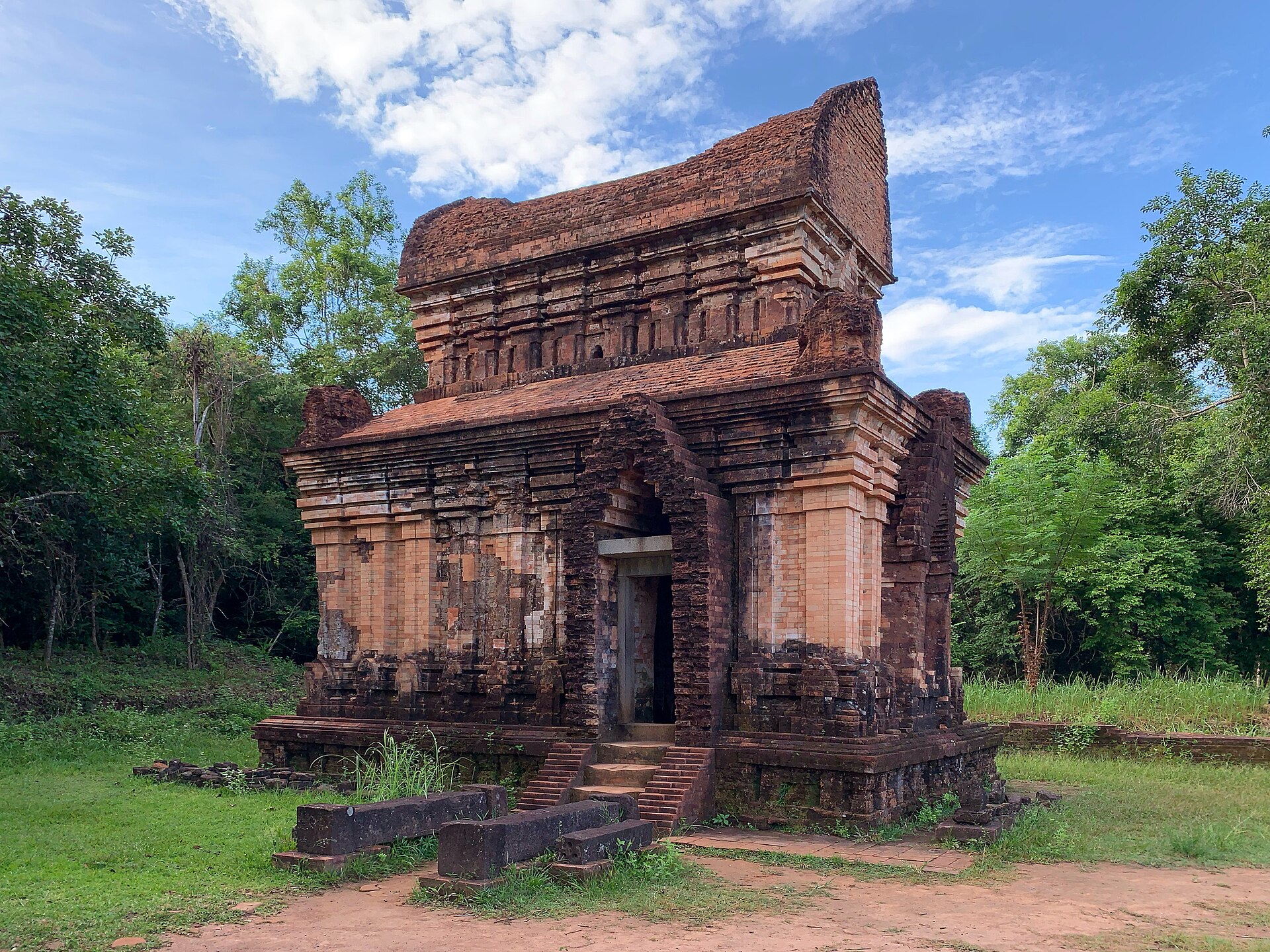 Cụm tháp Chăm ở thánh địa Mỹ Sơn