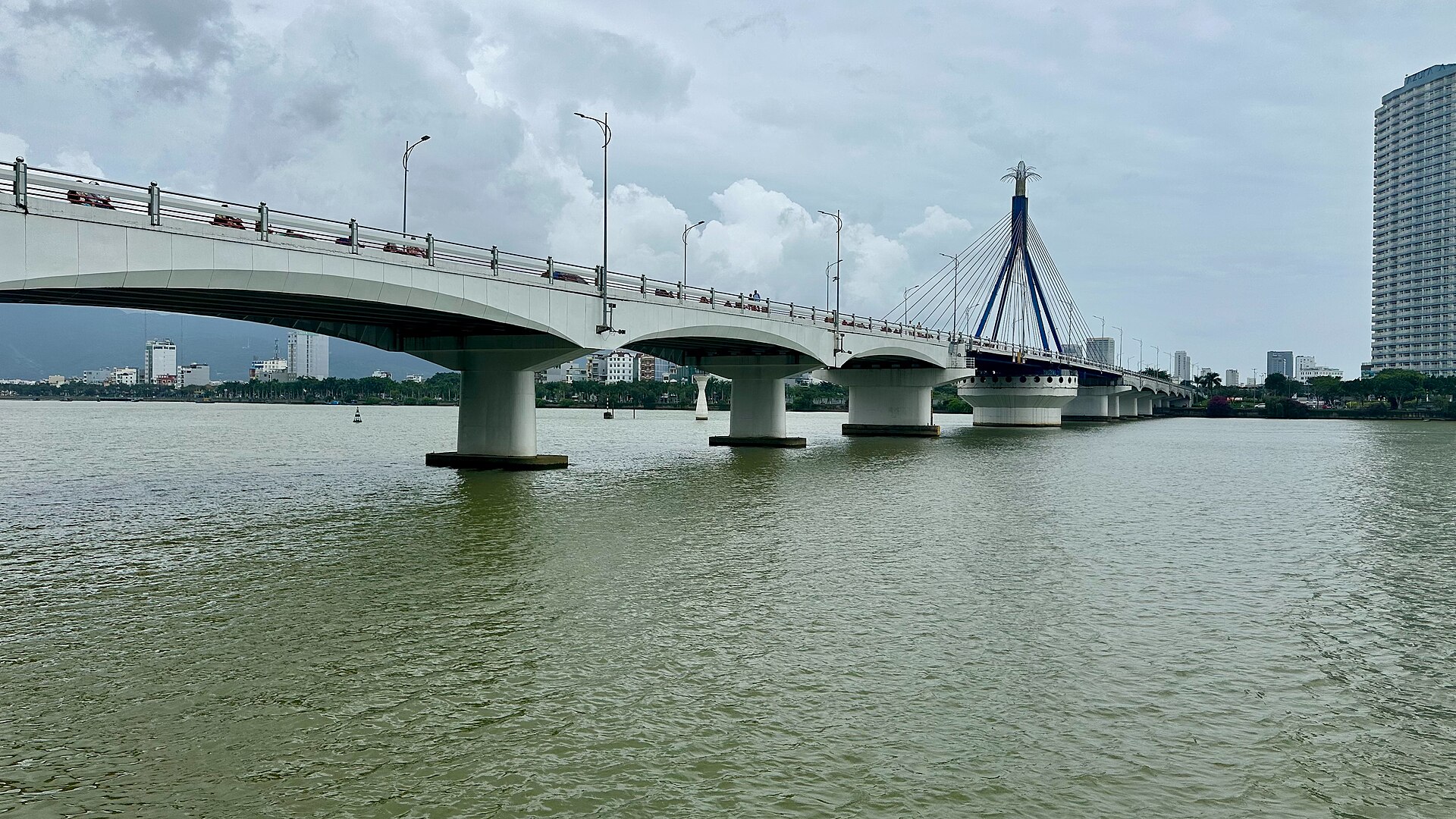 Hai bờ sông Hàn về đêm