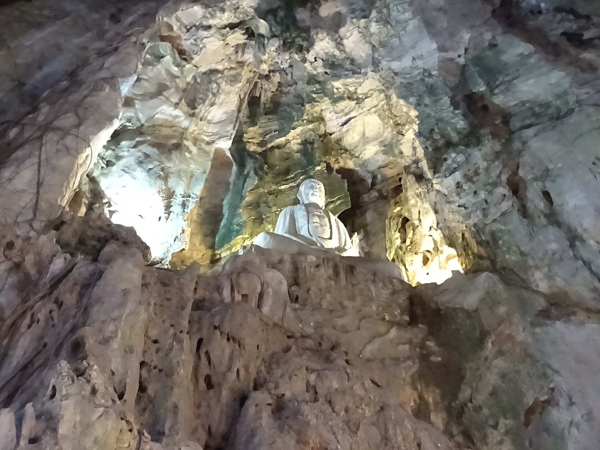 Light shafts falling into Huyen Khong cave
