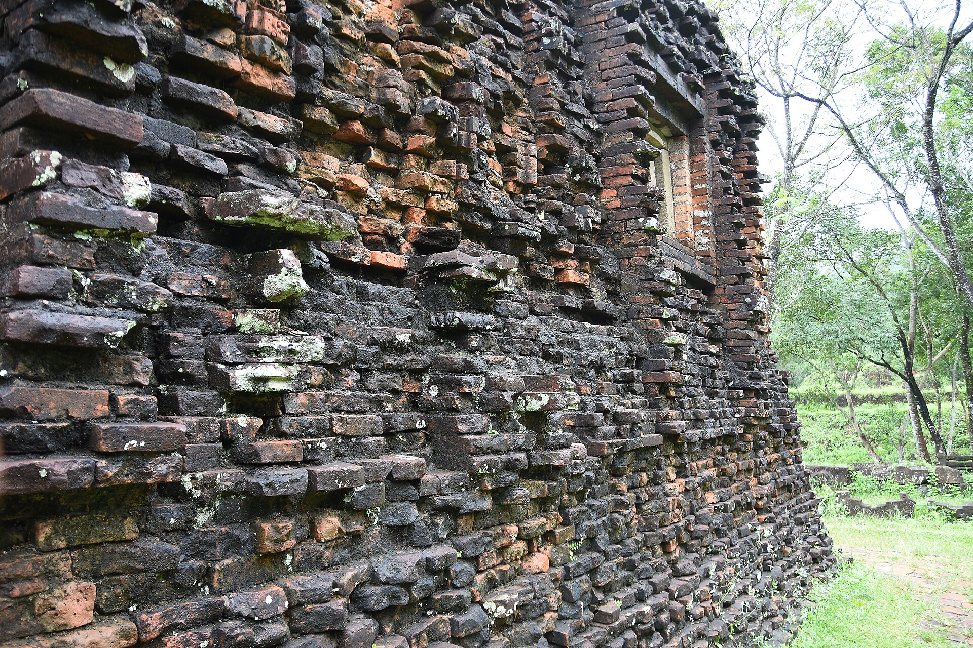 Cham brickwork laid without mortar