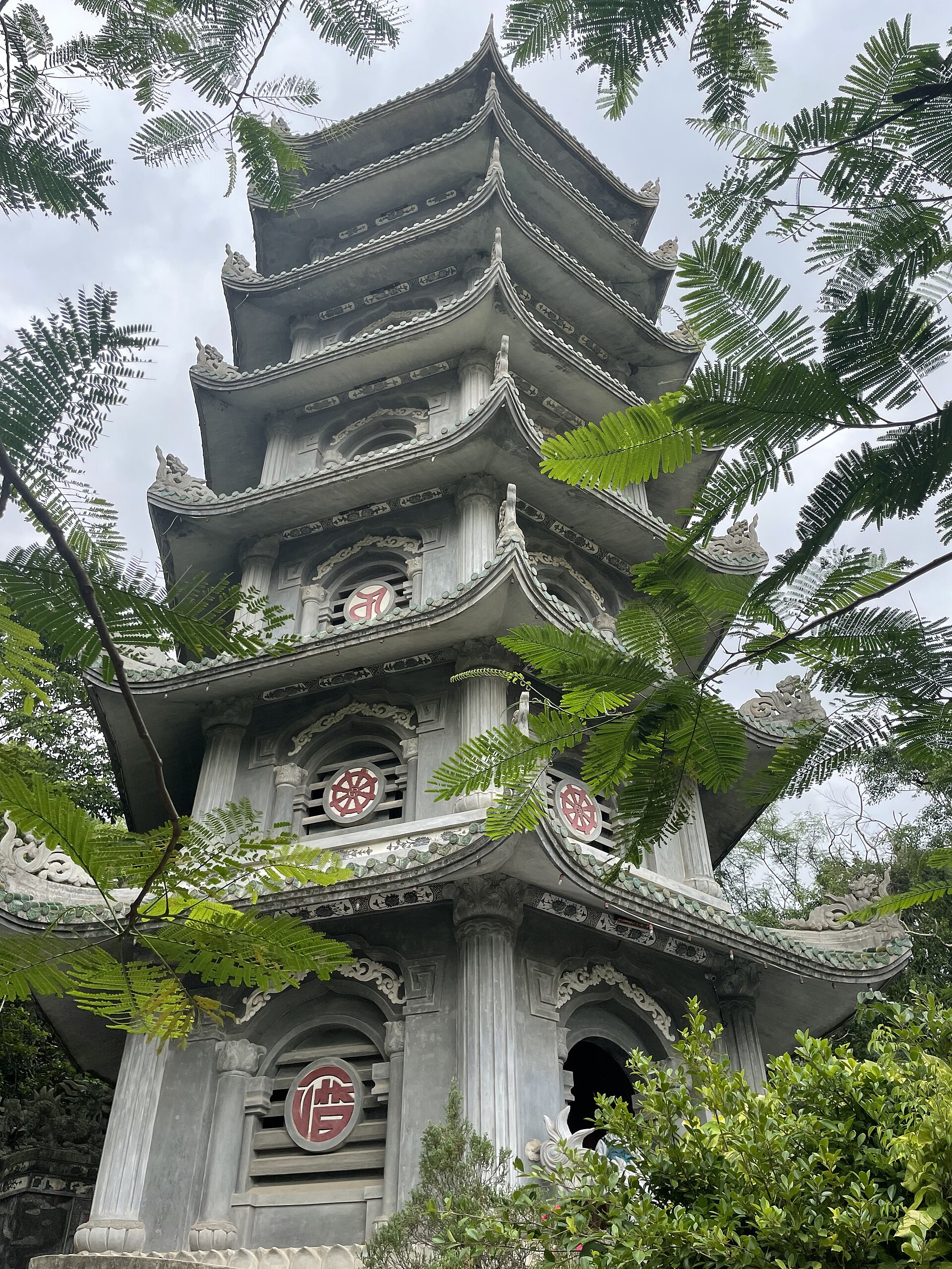 Ngũ Hành Sơn trên đường đi Hội An